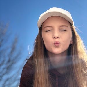 Meet your Posher, Madalyn